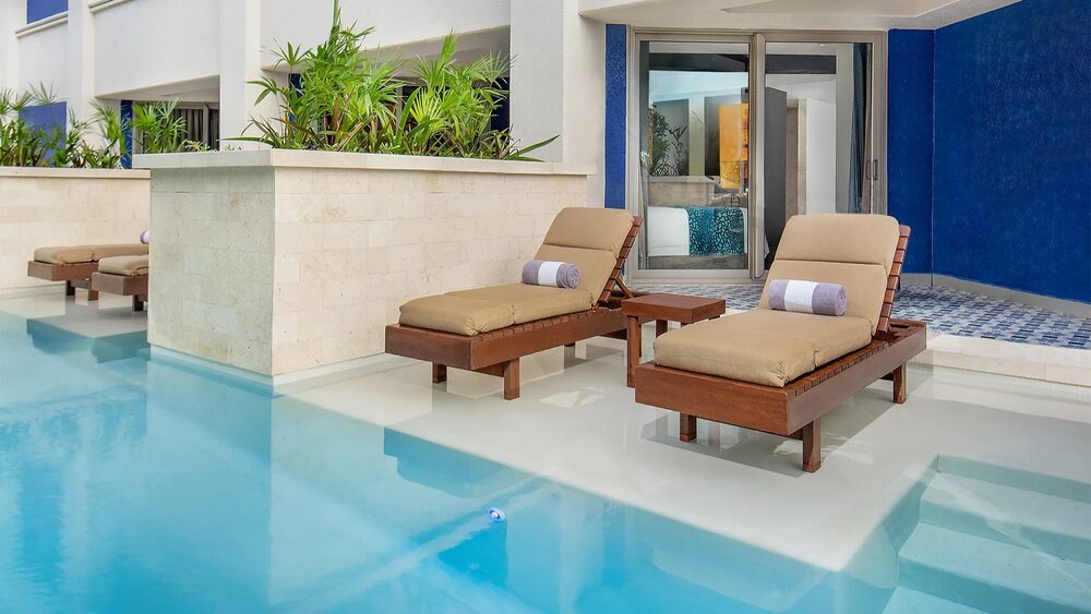 Deluxe Swim Up King, second view, Heaven side