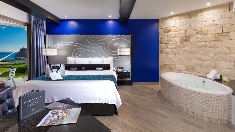Rock Royalty Partial Ocean View King room, Heaven side