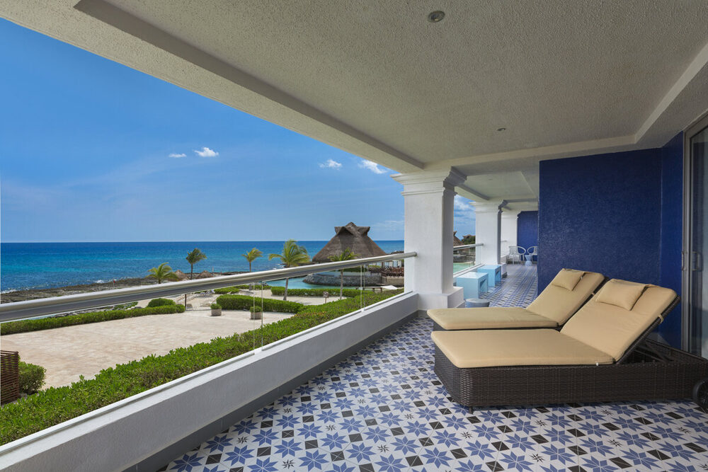 Rock Suite private balcony with loungers overlooking the Caribbean, Heaven side